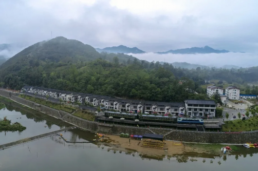 中国交通报|火车飞进小山村，柿子还能酿成醋？