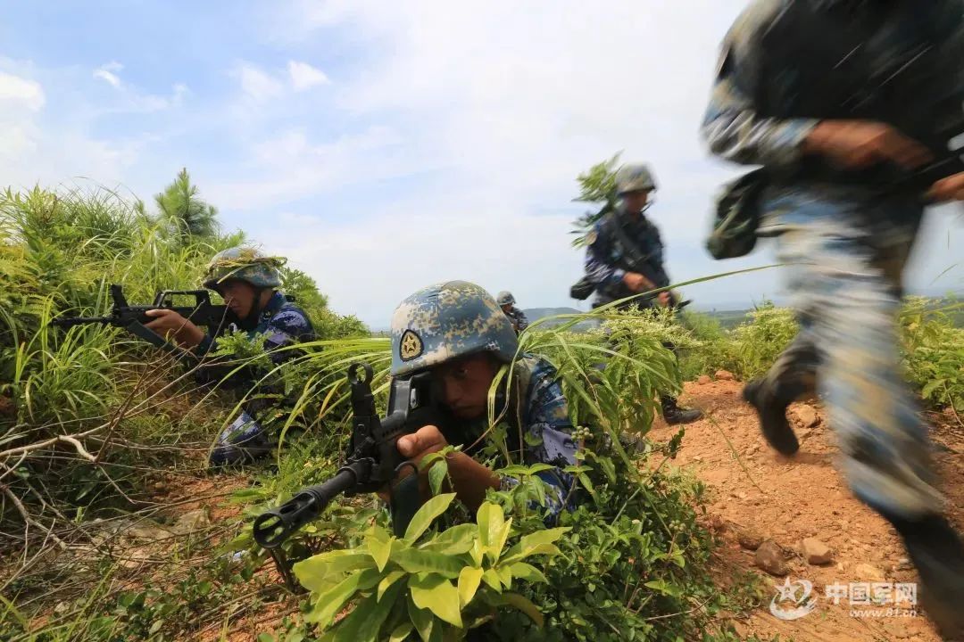 中国军网|中国海军陆战队讲述：抢滩登陆，我们为冲锋而生