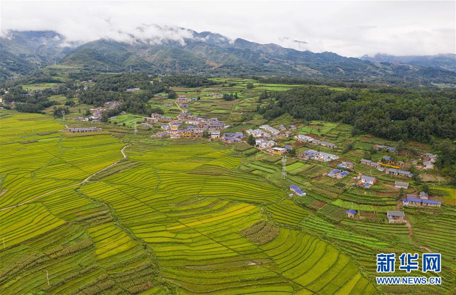 新华网|鸟瞰大凉山腹地昭觉县