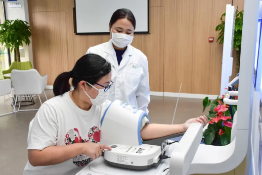 绿色青浦|青浦赵巷：免费体验自测健康 智慧健康驿站来啦