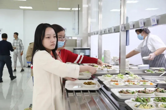 上海嘉定|嘉定这个园区造了个大食堂 解决“午饭去哪吃”的难题