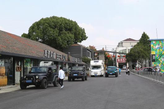 上海松江|“晒谷场”变身“百车秀场” 松江这里的集市人气爆棚