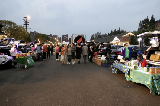 上海松江|“晒谷场”变身“百车秀场” 松江这里的集市人气爆棚