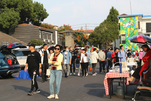 上海松江|“晒谷场”变身“百车秀场” 松江这里的集市人气爆棚