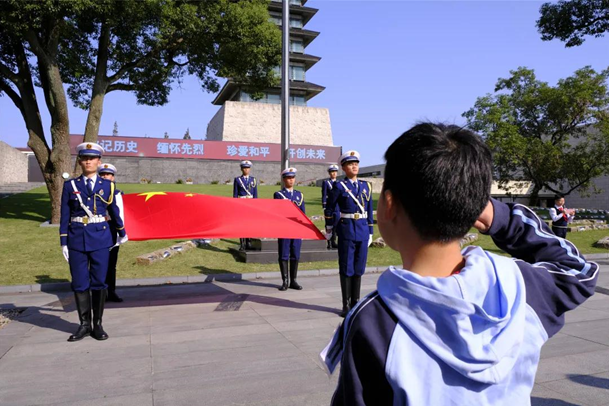 上海市宝山区人民政府网站|宝山区举行青少年升国旗暨爱国宣讲主题活动