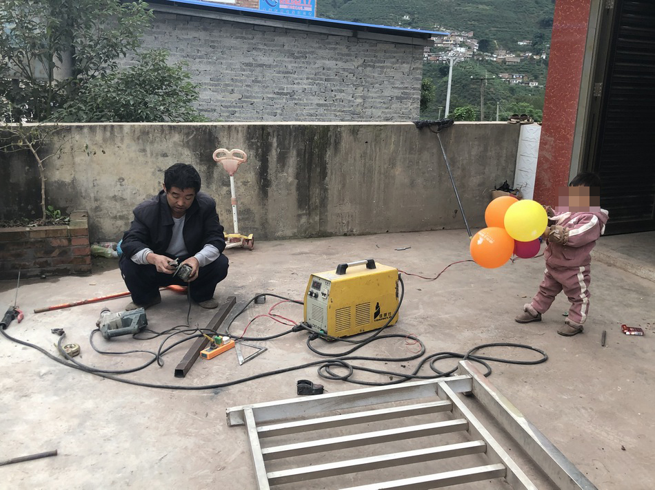 澎湃新闻|云南男子离婚路上把妻子扔下桥，涉嫌故意杀人已被批捕