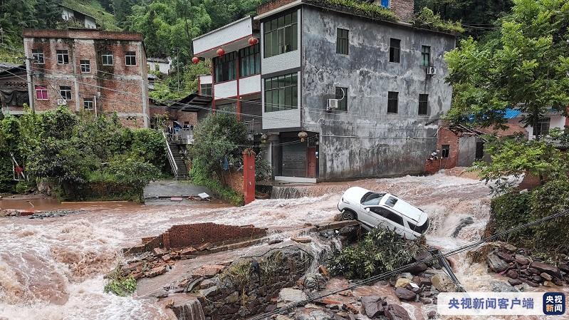 央视新闻客户端|极端强降水频发、旱涝并存！入汛以来云南暴雨天气突破历史纪录