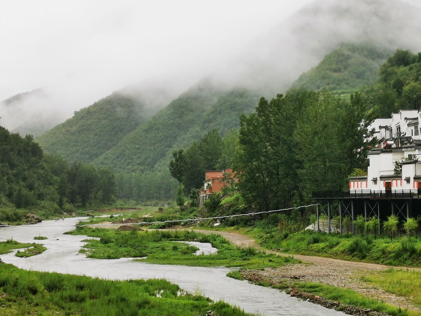 百城千县万村调研行|洛阳三合村脱贫:一年几万人来旅游写生