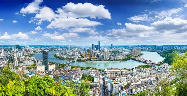 近年来,柳州市紧紧围绕旅游名城建设,坚持全域旅游发展理念,大力推动