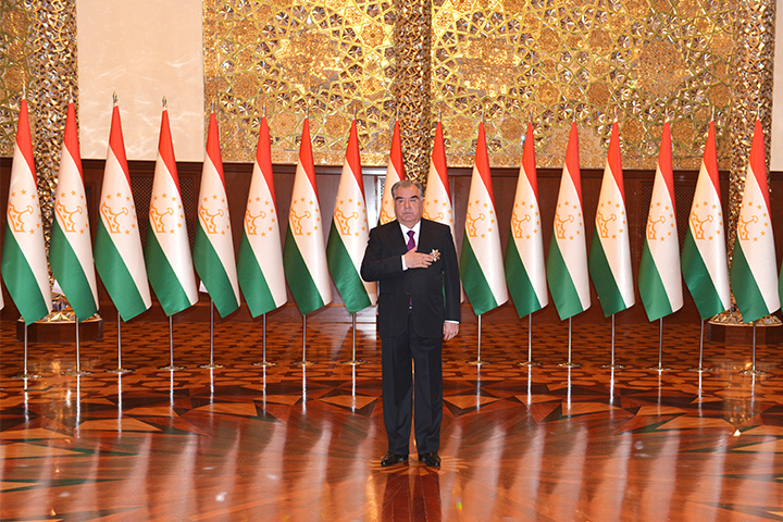 塔吉克斯坦总统拉赫蒙宣誓就职,实现第五次连任