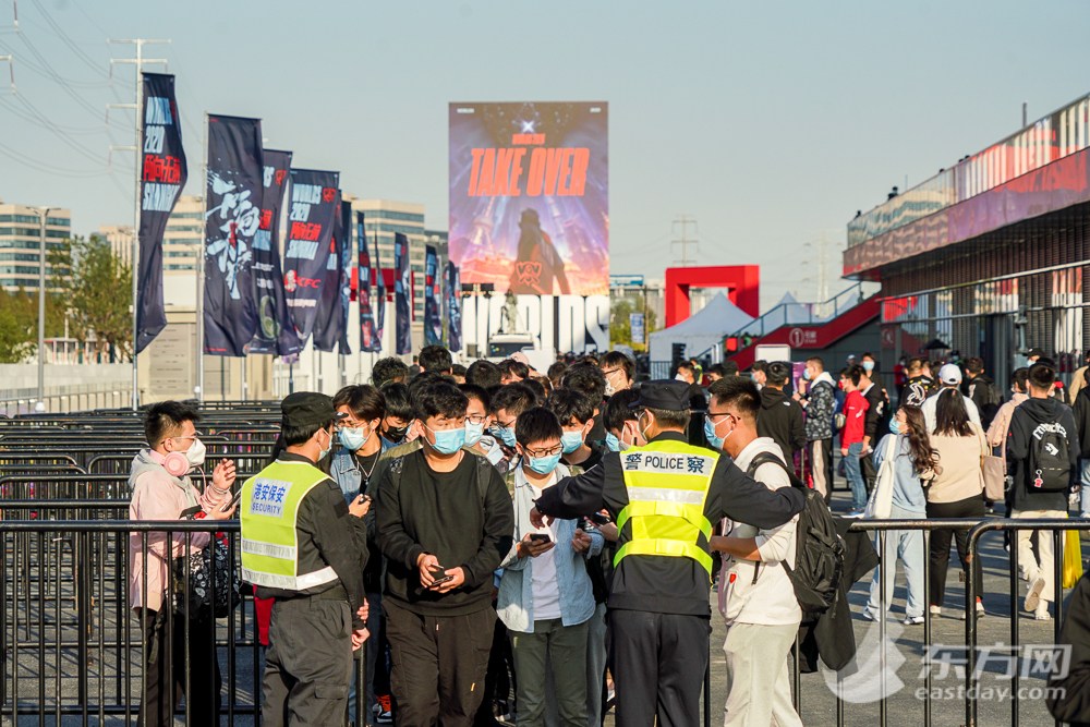 东方网|S10决赛现场都有啥!东方网记者直击“白瓷碗”首秀