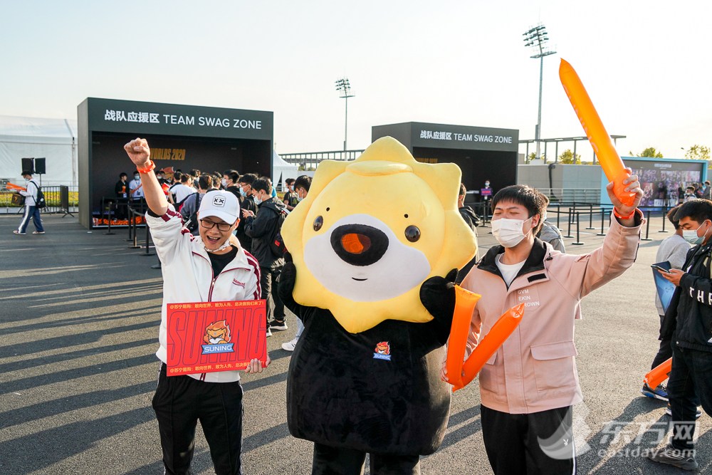 东方网|S10决赛现场都有啥!东方网记者直击“白瓷碗”首秀