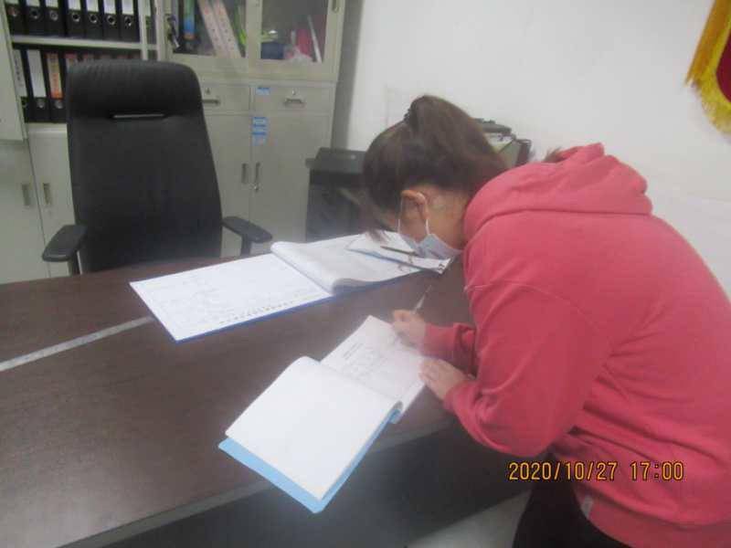 东方网|“马大哈”乘客遗失背包不自知 细心站务员及时发现