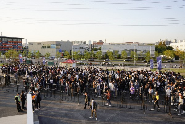 新民晚报|S10即将开赛，记者现场直击赛场防疫、安保，每个人入场要过三道关