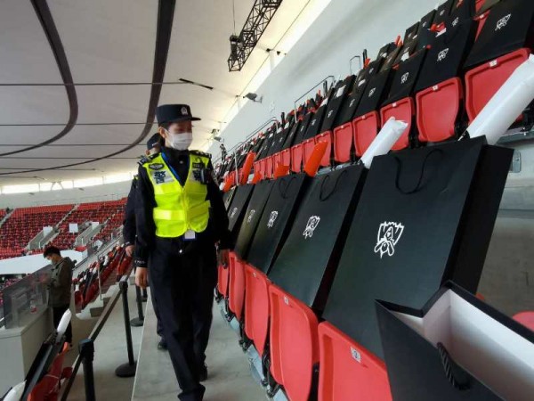 新民晚报|S10即将开赛，记者现场直击赛场防疫、安保，每个人入场要过三道关