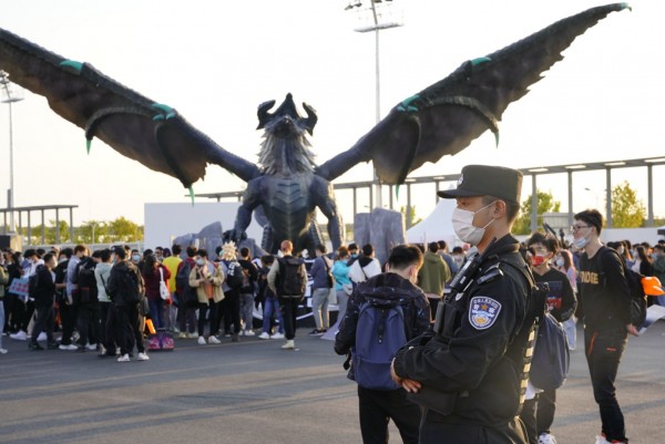 新民晚报|S10即将开赛，记者现场直击赛场防疫、安保，每个人入场要过三道关