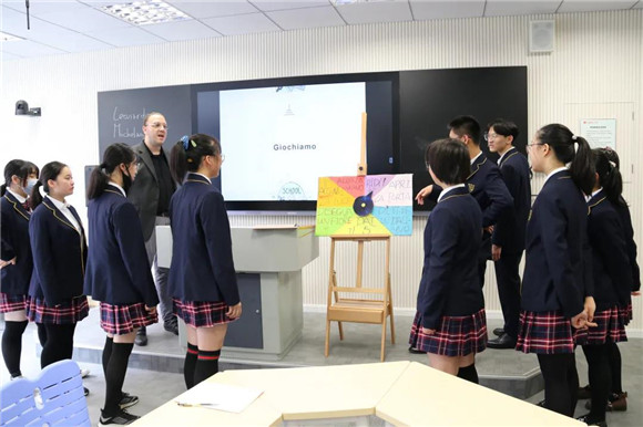 上海市香山中学|[浦东]香山中学:让每一个学生向美而行-上海市特色普通高中评审组专家莅临学校开展评估工作