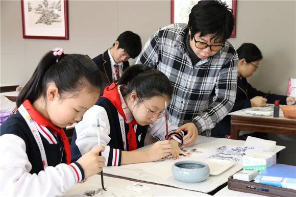 上海市香山中学|[浦东]香山中学:让每一个学生向美而行-上海市特色普通高中评审组专家莅临学校开展评估工作