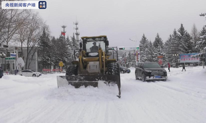 央视新闻客户端|雪深30厘米！中国最冷小镇呼中降下十年同期少见大雪