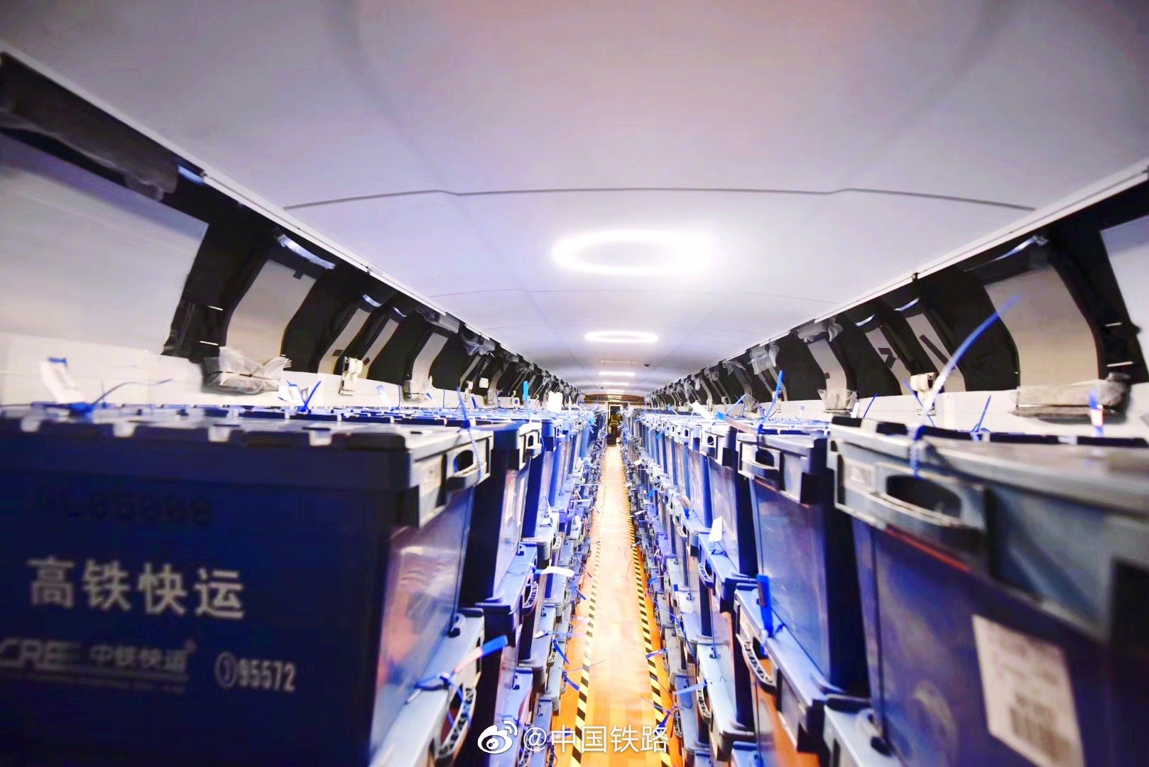 中国铁路微博|你的双十一包裹正由“复兴号”派送中