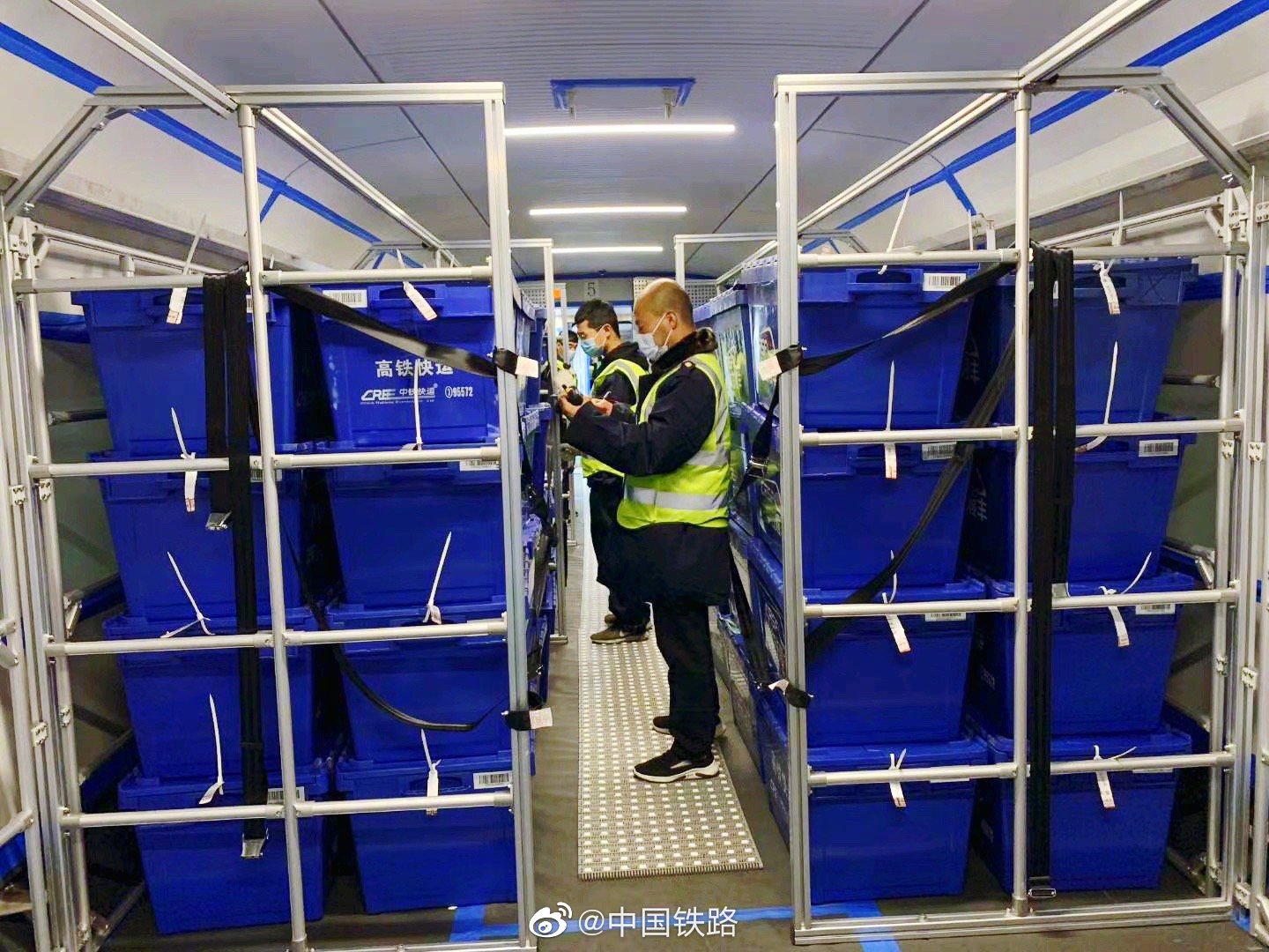 中国铁路微博|你的双十一包裹正由“复兴号”派送中