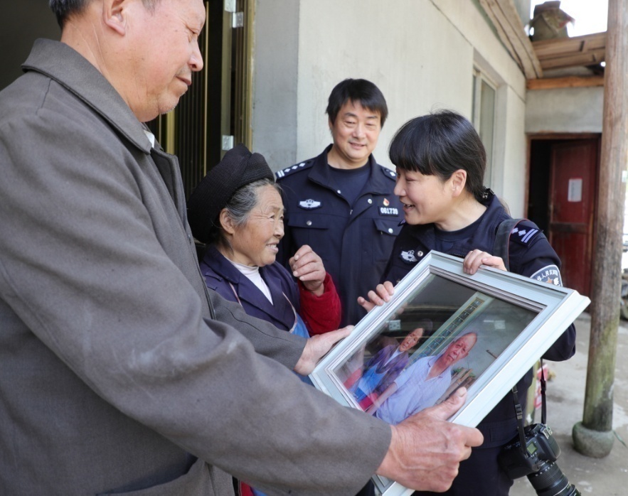 人民日报客户端|这件“顺便”小事，基层民警坚持了10年