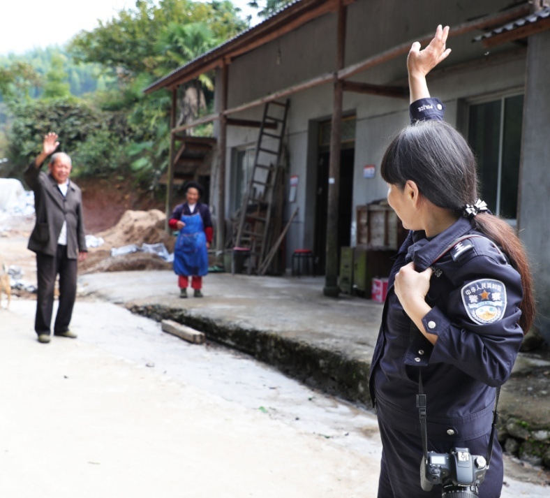 人民日报客户端|这件“顺便”小事，基层民警坚持了10年