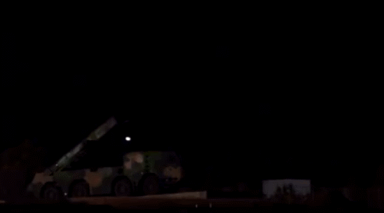 图片说明:夜间射击 央视军事截图