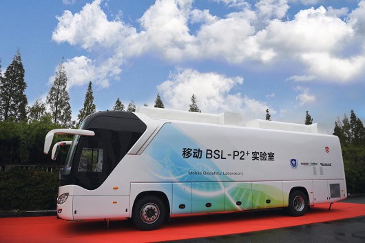 11月2日，移动式BSL-P2+ 实验室正式亮相第三届进博会助力病毒筛查。上海市临床检验中心供图