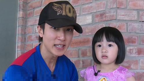 吴尊曾现场脱衣为塑造蜡像 雕像逼真孩子都分不清 