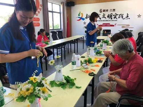 上海崇明|锻炼、聊天、配送餐，崇明这个村的老人在家门口享受“一站式养老”