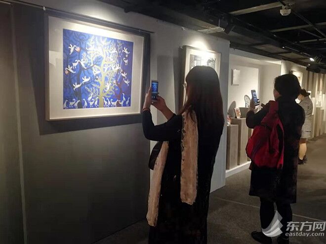 东方网|在外滩源邂逅一场金山农民画作品展 体验乡村色彩与城市艺术的融合