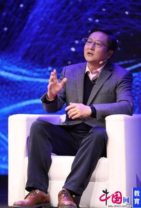 中国网总编辑王晓辉对话小记者 《hello·world》首期开讲
