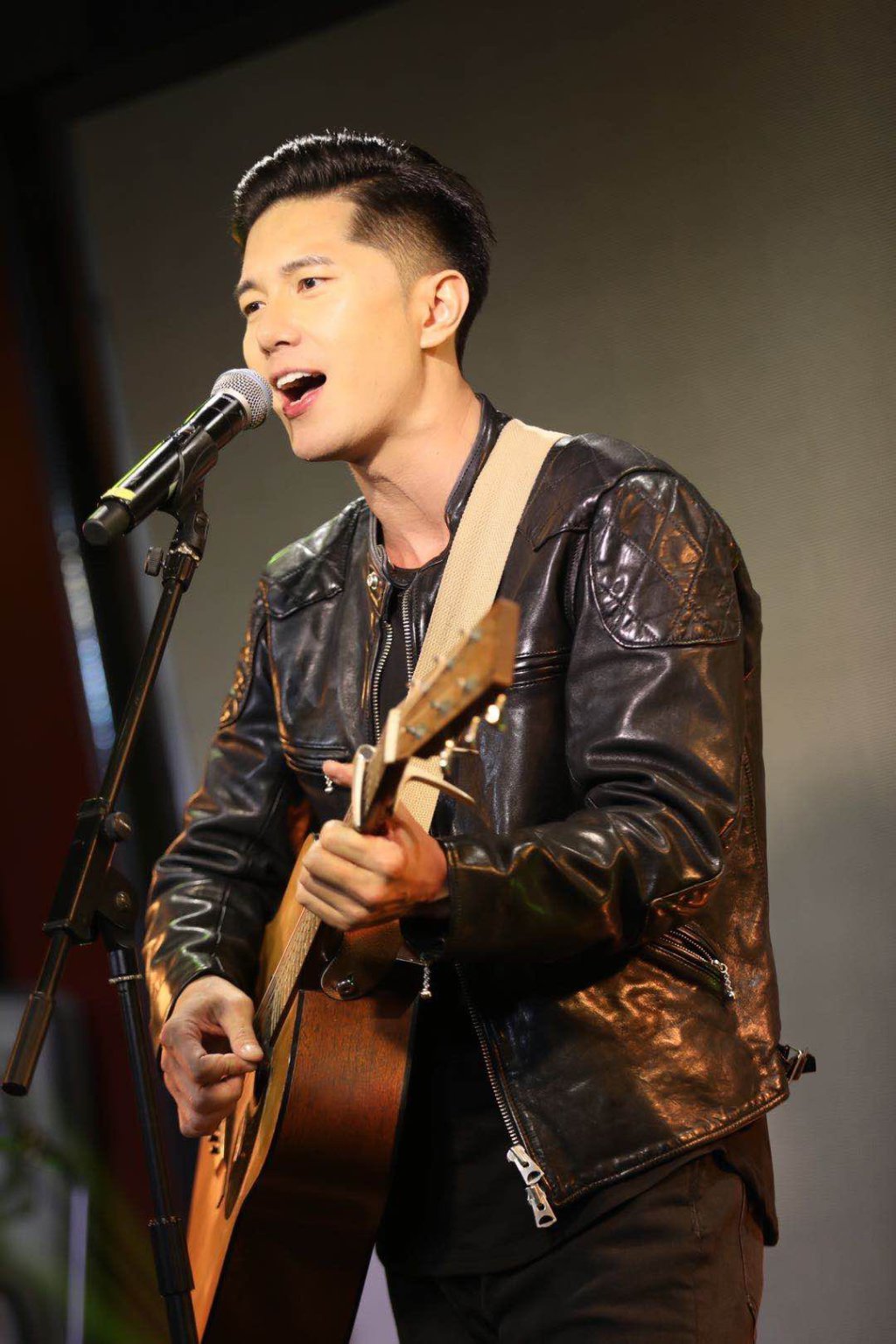 【人境61达人】从偶像歌手到口腔医生——许君豪体验人生ab面