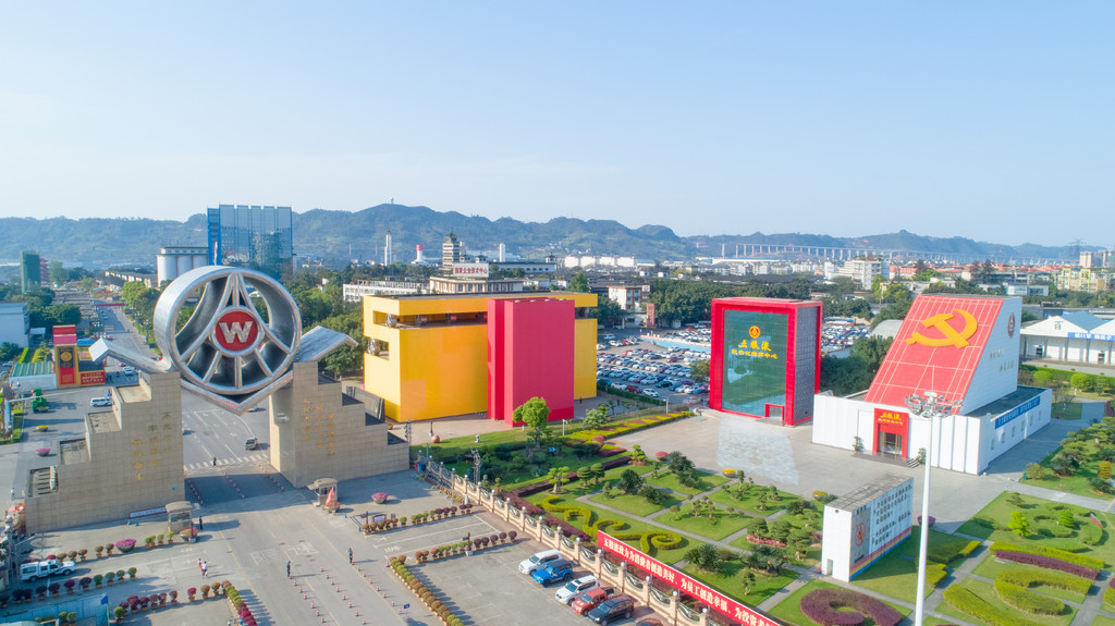 目前,五粮液已有十多位酿酒大师和技术骨干获得全国或省,市劳动模范