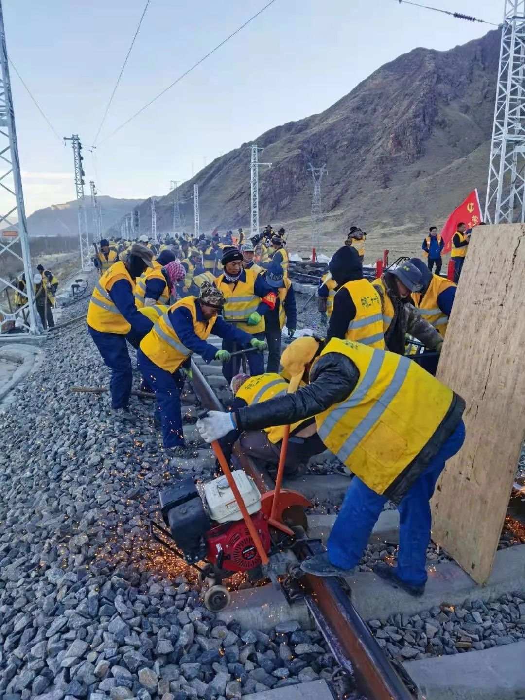 今天拉林線正式接入拉日鐵路協榮站