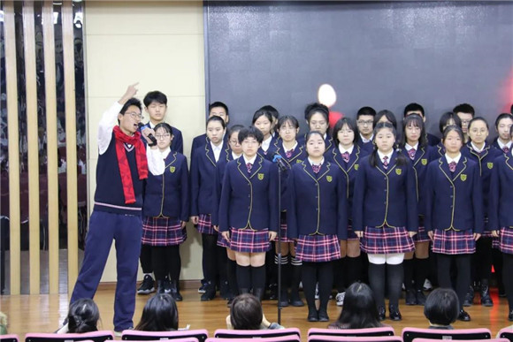 高一(4)班姚中威,张博伦,万忻言,艾心怡,张馨月等五位同学联合朗诵的