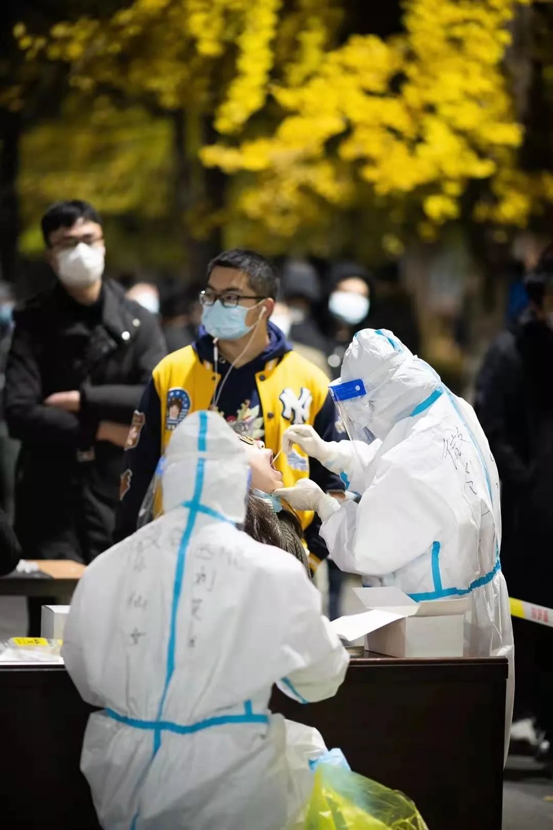 图集西南交通大学犀浦校区师生接受核酸检测