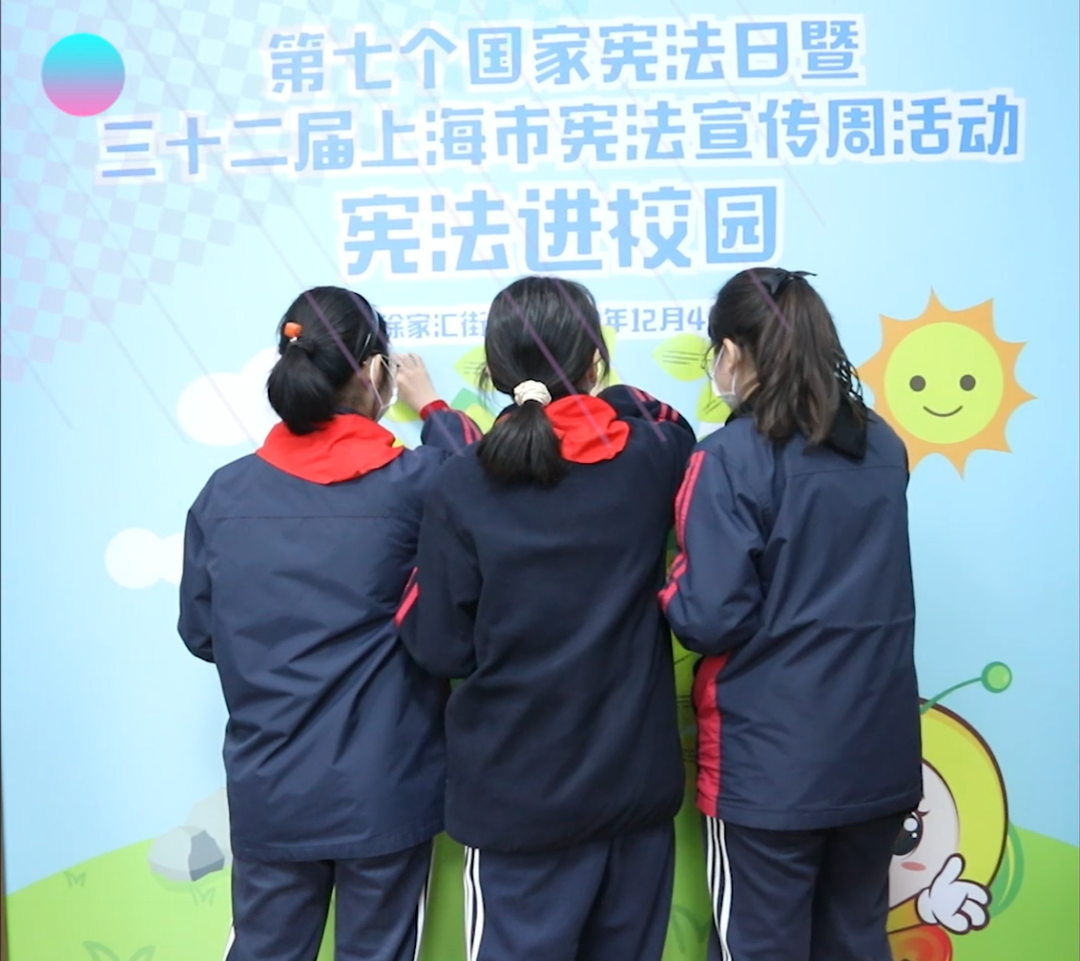 来自宛平中学的44名学生代表应邀参与了此次活动.