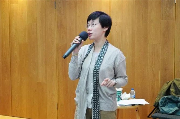 人,目前是上海电视台《新闻坊》,《媒体》大搜索著名主持人王幸女士