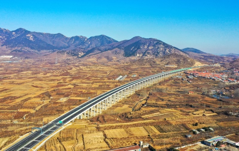 山东高速公路通车里程由2017年底的全国第10位跃居到第5位