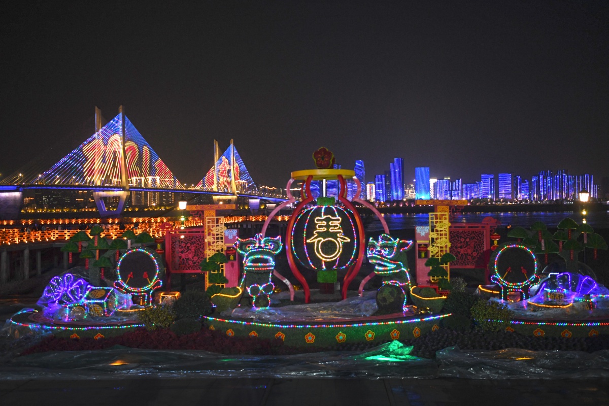 2021钟声敲响 各地市民倒数跨年