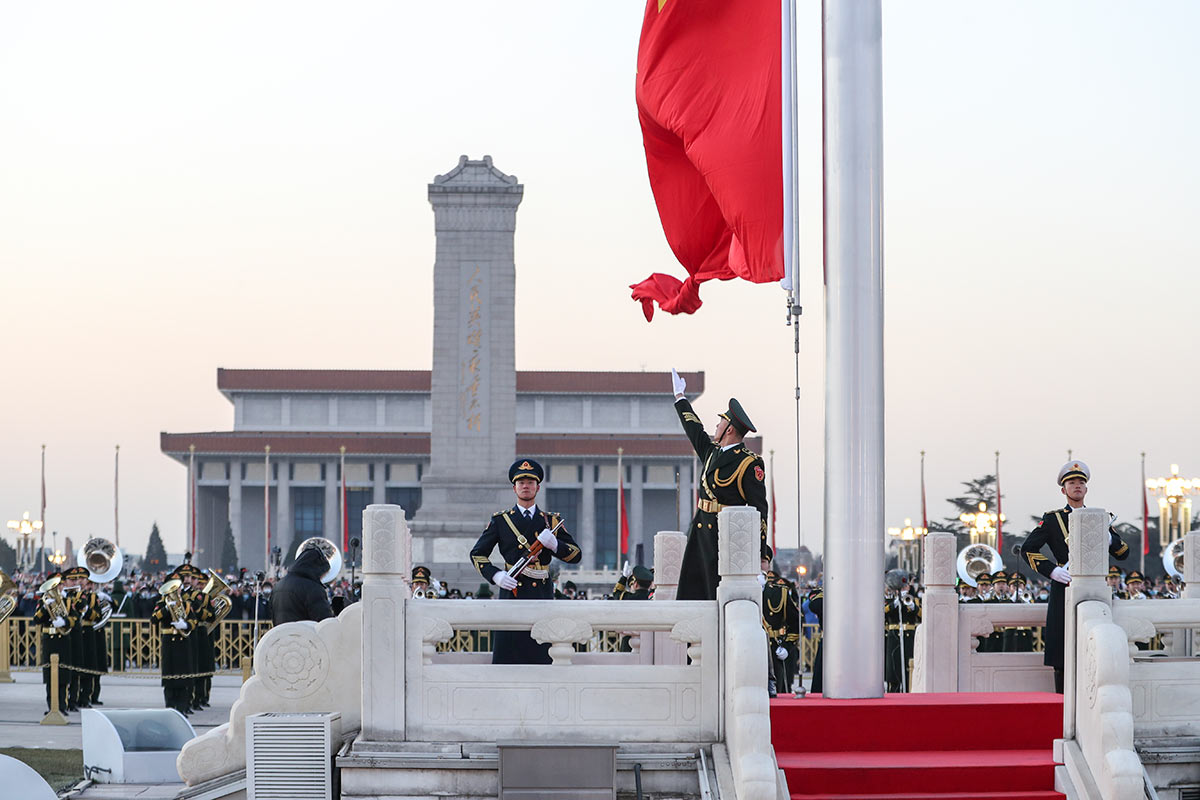 北京天安门广场举行国庆升旗仪式[1]- 中国日报网