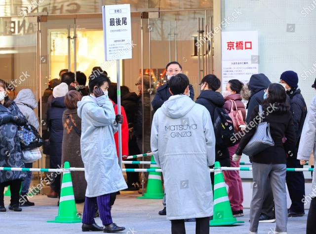 商场福袋无人排队 神社参拜冷冷清清 今年日本的元旦假期静悄悄