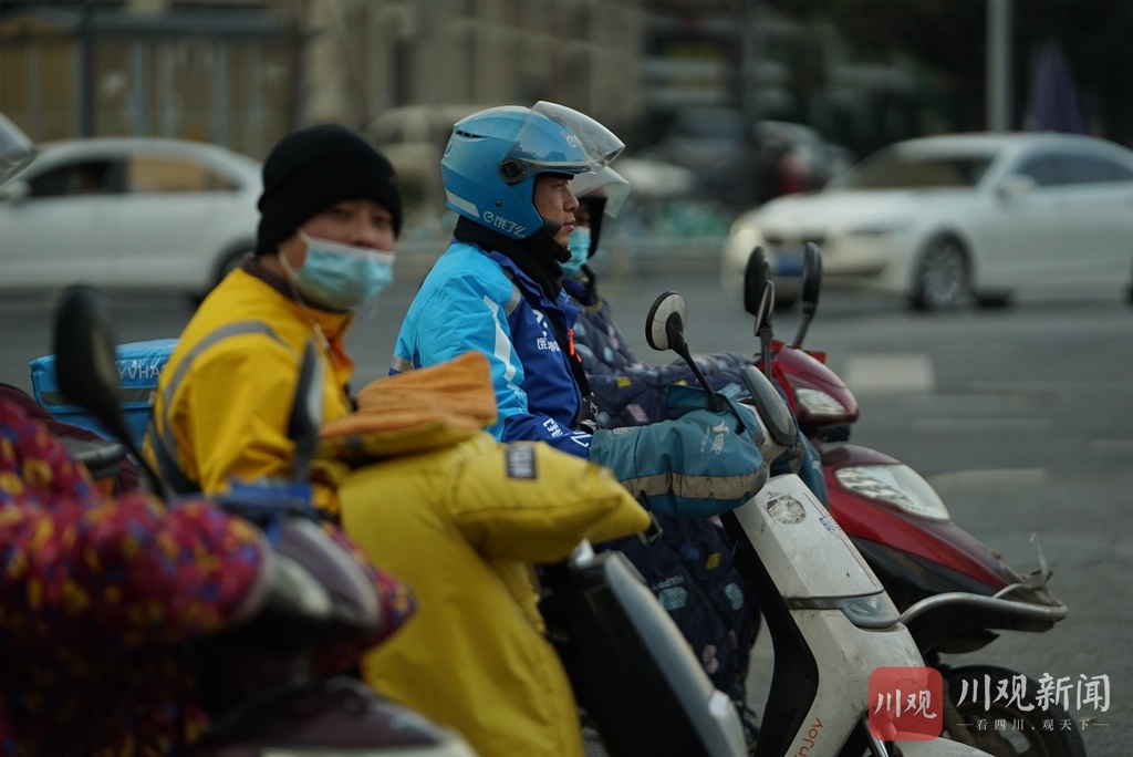 视频|冬日里奔波的"无声骑手":奋力向前 人生没有残缺