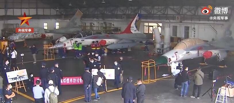 图片说明:台军首次公开10架IDF战机同时维修保养 @央视军事视频截图