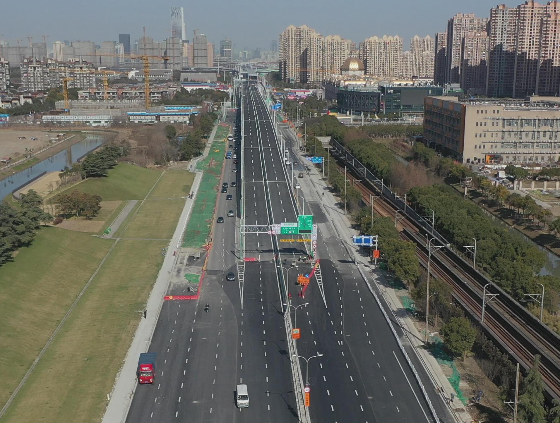 济阳路快速化改建工程,浦星公路跨芦恒路节点改造新建工程分别由上海