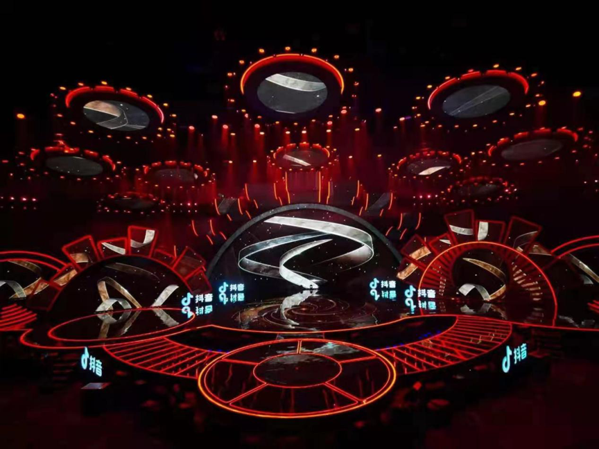 聚焦小人物的大奋斗,用科技感点亮舞台,东方春晚大年初一不见不散