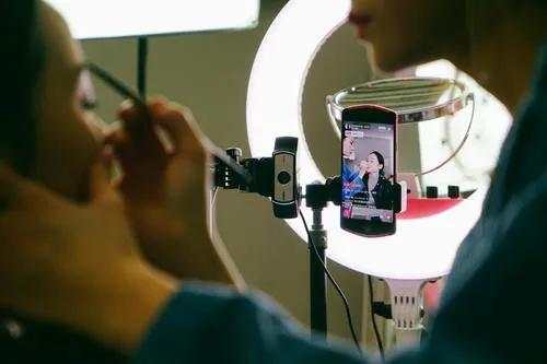 直播.jpeg?x-oss-process=style/w10