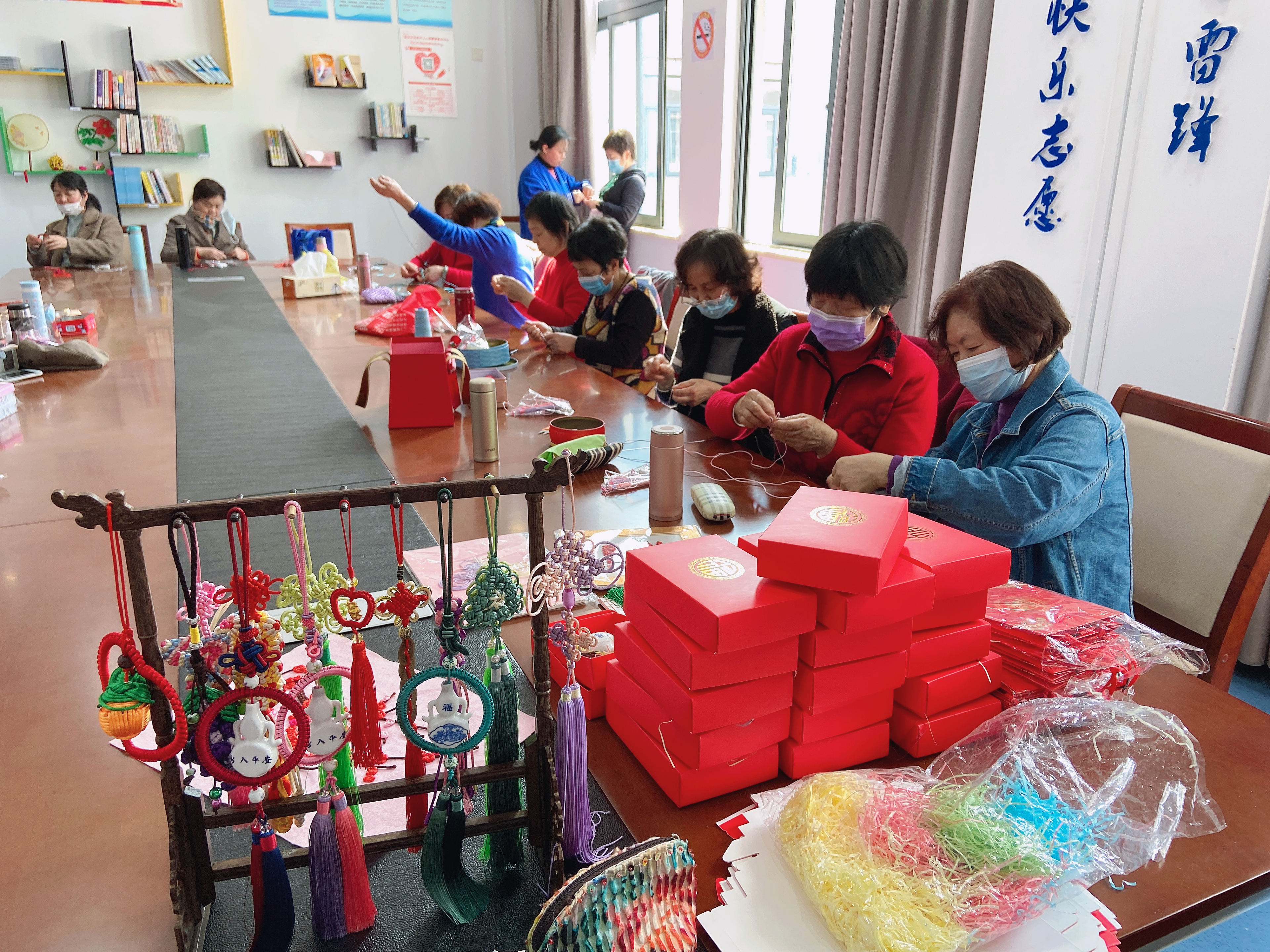 "中华智慧 绳结艺术" ——泖港镇文体所举办diy中国结活动